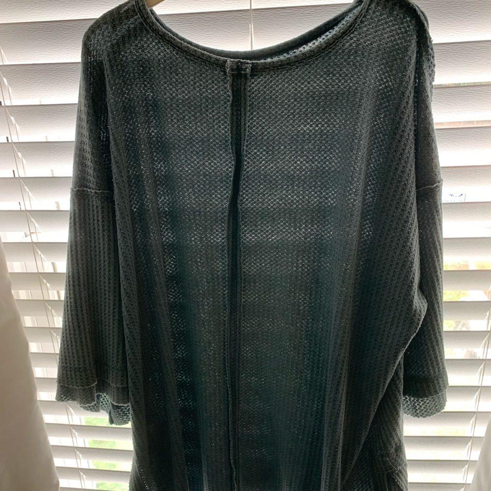 easel light sweater